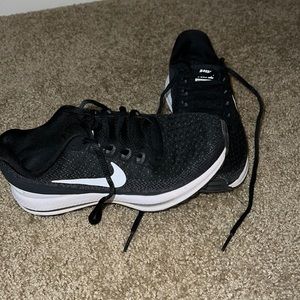 Women’s Black Nike Zoom Vomero 13.